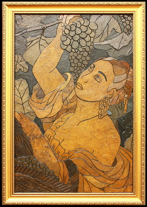 Девушка в винограднике - картины из камня